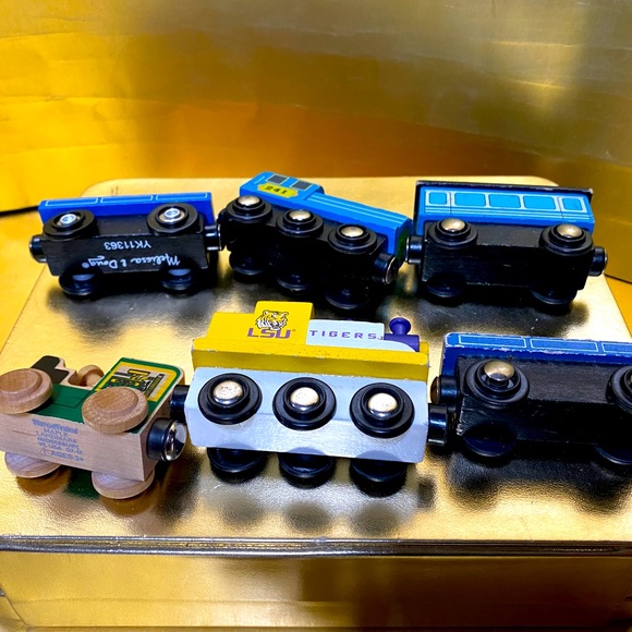 VINTAGE WOODEN TRAIN ENGINES & CARS MAGNETIC LSU, DOUG & MELISSA NAME TRAINS (6) - Picture 14 of 16